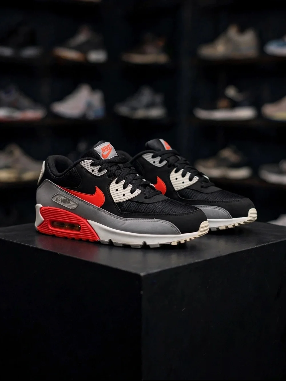 Nike Air Max 90 Essential 'Bright Crimson' (2018)